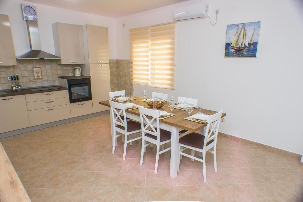 Дома для отпуска Apartment Svetlana Прчань